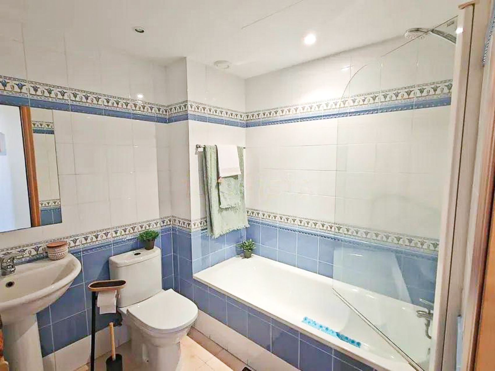 eccfc8dbc75f126e7325c6c04fb033c0 - 14