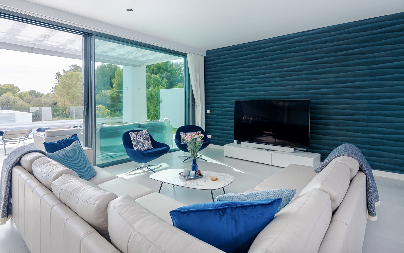 f1c36226e1644a301675a12107857477 - 14