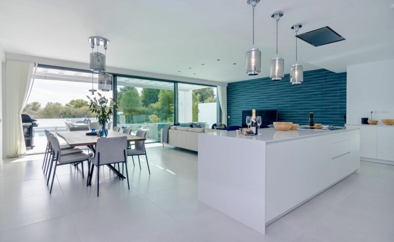 f1c36226e1644a301675a12107857477 - 4