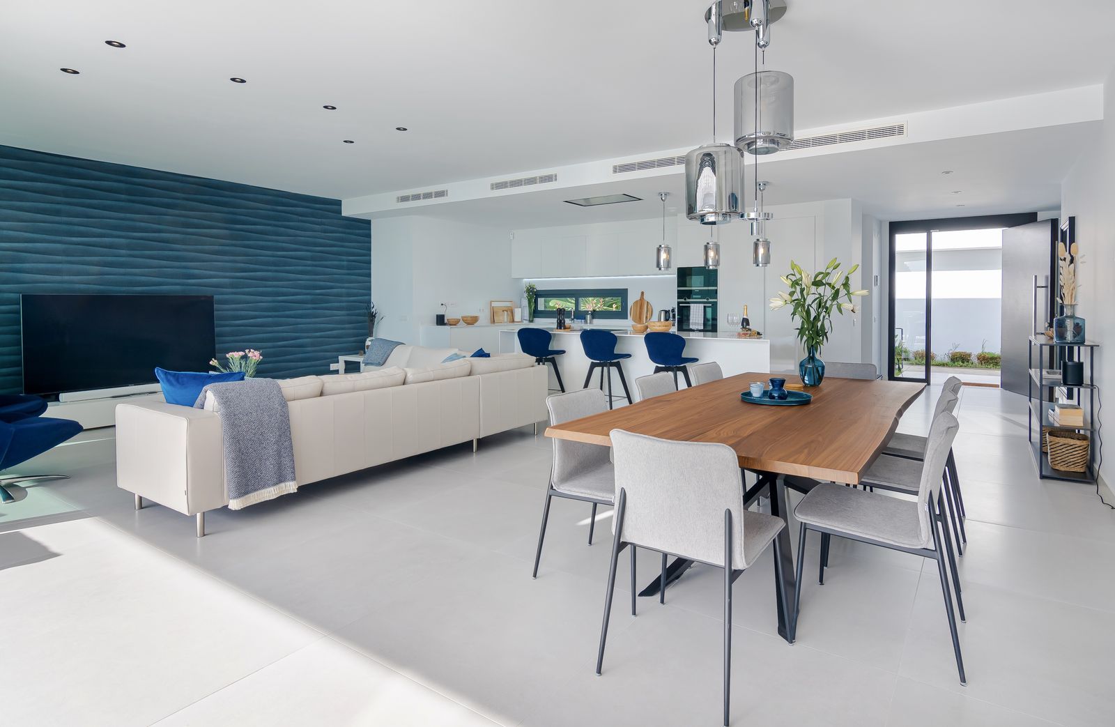 f1c36226e1644a301675a12107857477 - 5