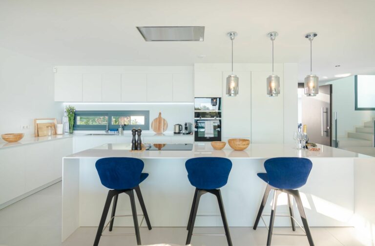 f1c36226e1644a301675a12107857477 - 6