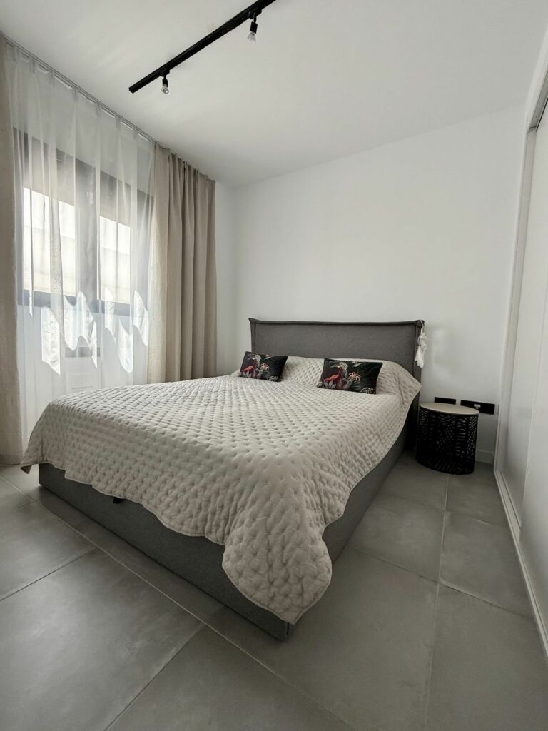 f2c8e9278a4e0d834a35a09e1940819d - 4