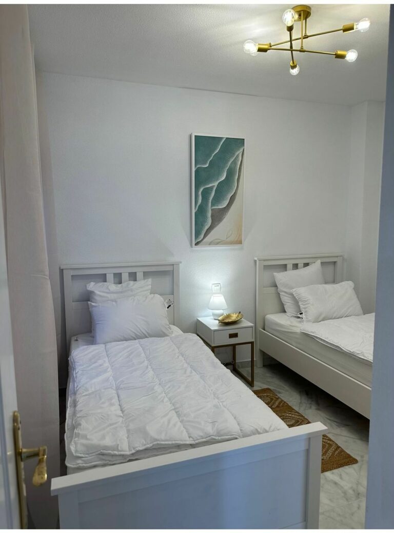 f4bc4fb8642b1dedc72c0664a079703a - 4