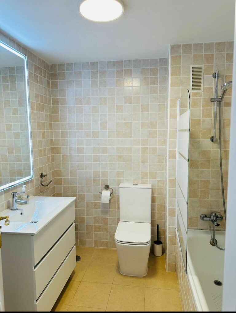 f4bc4fb8642b1dedc72c0664a079703a - 6