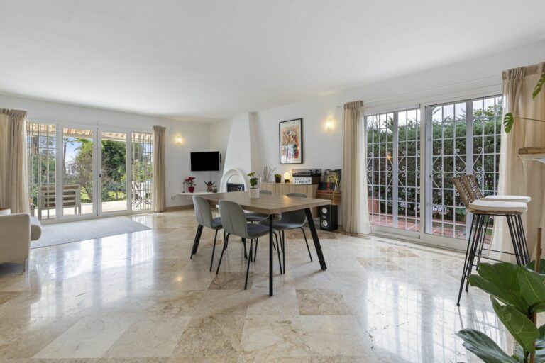 f8c89f944139143f01dea5ffefcf9e6a - 1