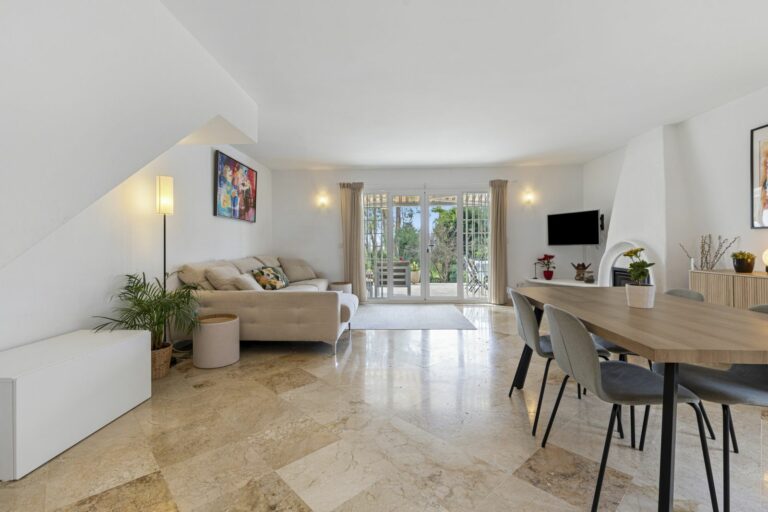 f8c89f944139143f01dea5ffefcf9e6a - 4