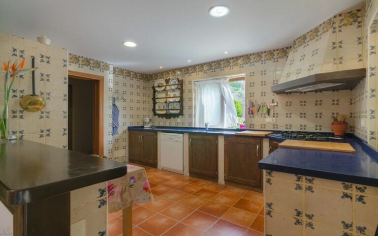 f96dfe97222b26dcc3af8cd609ad1af3 - 11