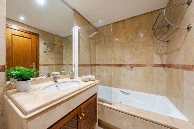 f9e0ec59508ba1f0b21aa46ac1f3a346 - 12