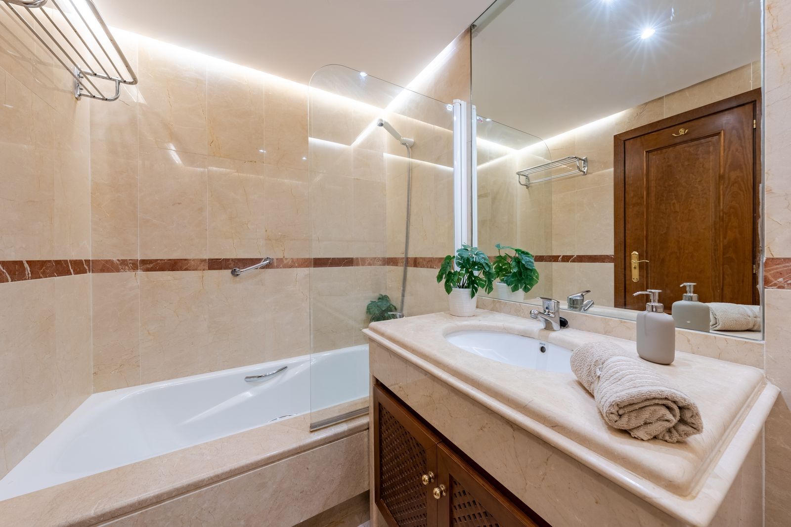 f9e0ec59508ba1f0b21aa46ac1f3a346 - 9