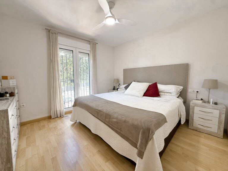 fb5c3a98ef9a9cede982e5768ed48bbe - 12