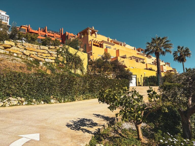 fd050d2aeaf92e2762f87c28de3e6b17 - 2