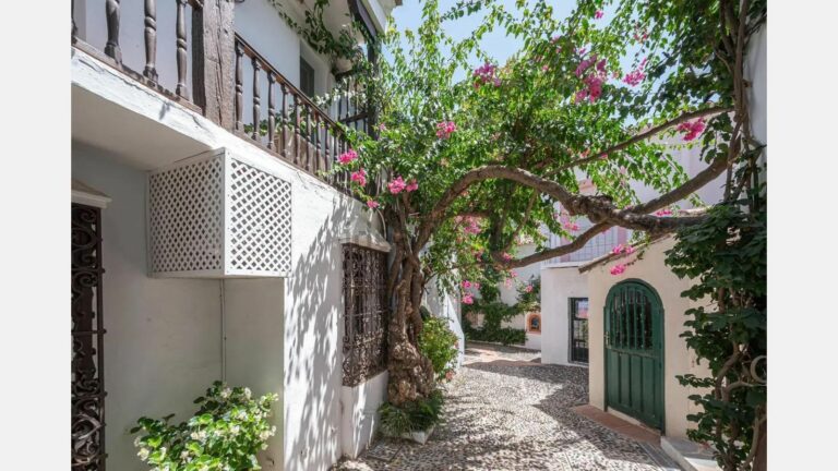 ff5fe7f6da64b987b704c597a804845c - 16