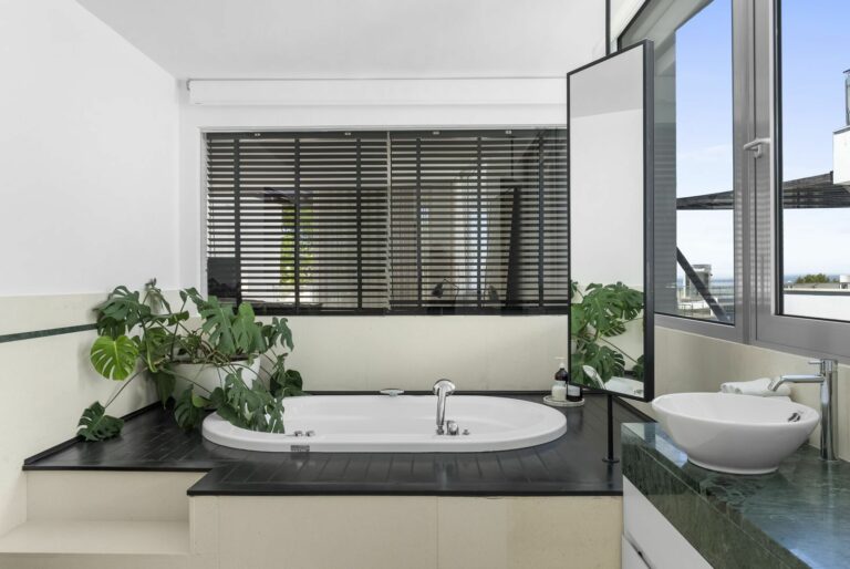 02e6cc7cd3bb0285cd04c3806c174c6c - 9