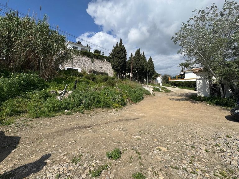 04503c0b4536c19ce0141fdc33886f70 - 13