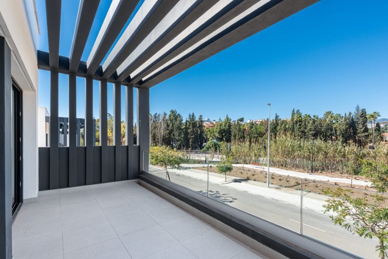 0480120de1e893b9d2e5246799dda0b2 - 16