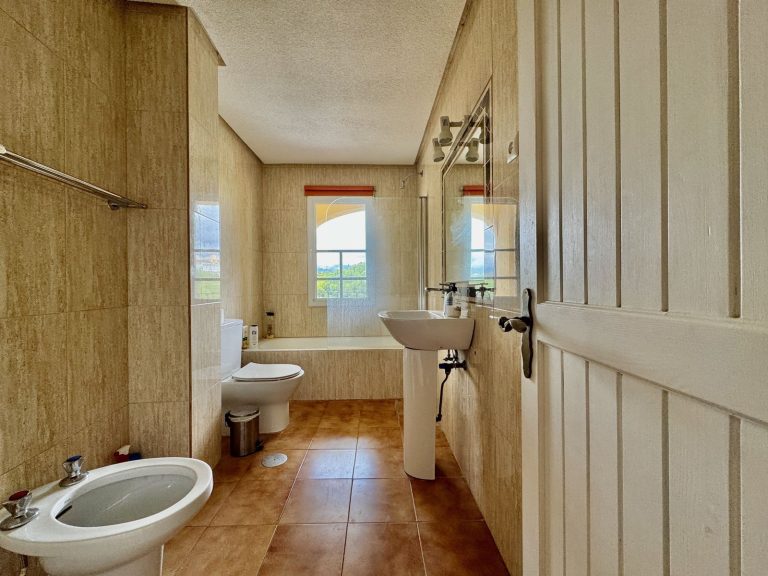 04b467f36c5086fef15a9e38ae2822f6 - 10