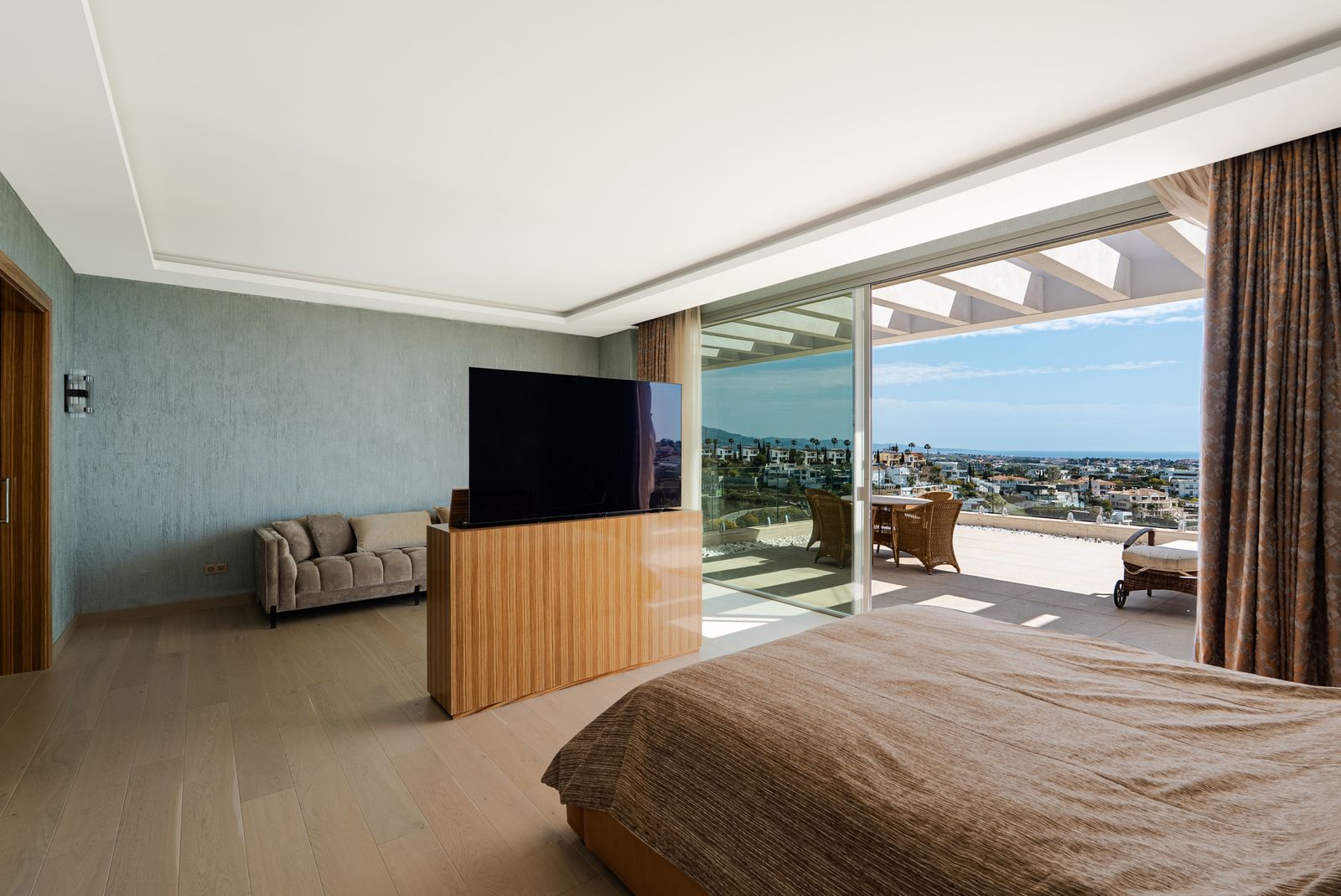 04c3862829185604539ff0b5877d5f34 - 15