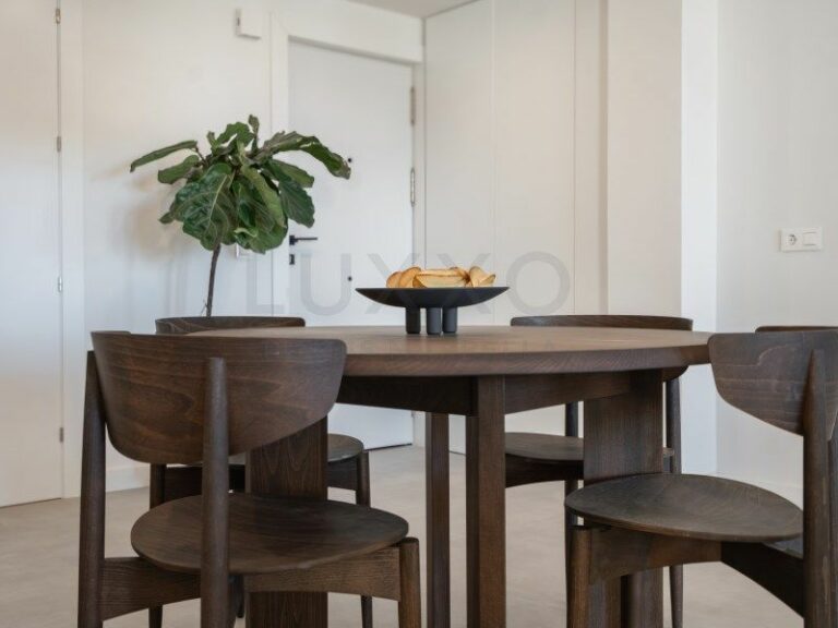 08e00fd32d23e02b7c7b0f474ab08a5e - 13