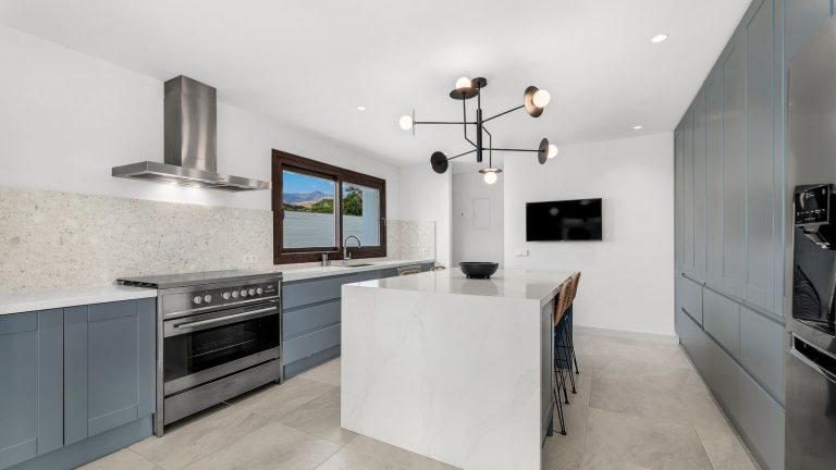 09fd9385bdf0b95a64aaeaafcf5efdc0 - 9