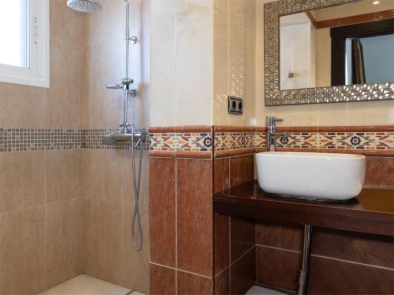 0a3e9633d7f4b68f0c9909a83fbdac2b - 12