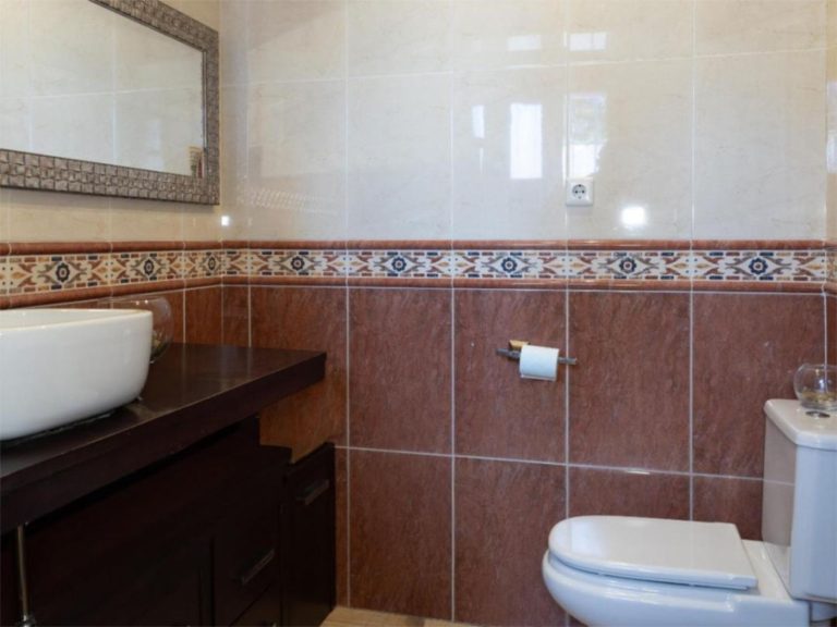 0a3e9633d7f4b68f0c9909a83fbdac2b - 7