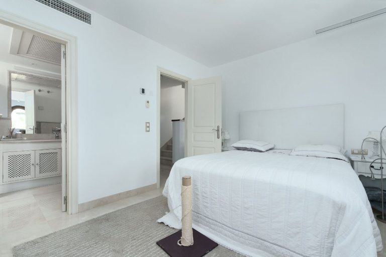 0a9f3495ce09d5dd0663ec958feb6827 - 15