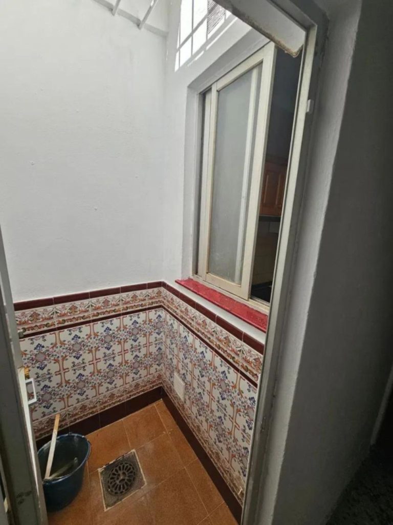 0b5a3ecc844e9e3161ef0c71519f483b - 3