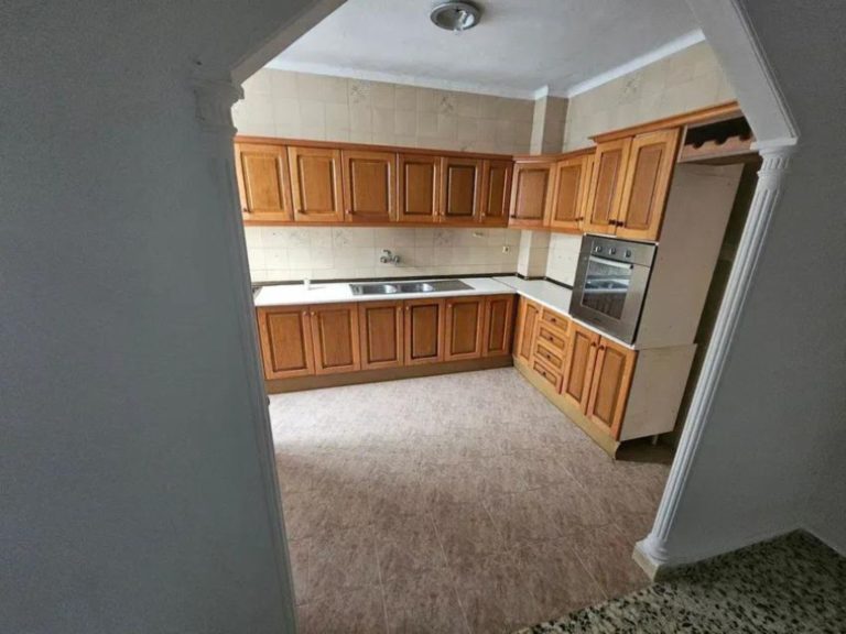 0b5a3ecc844e9e3161ef0c71519f483b - 7