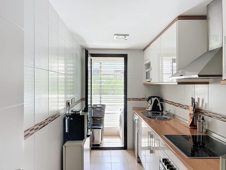 0b87c4b923b73e1df4d9eee6864097e9 - 13