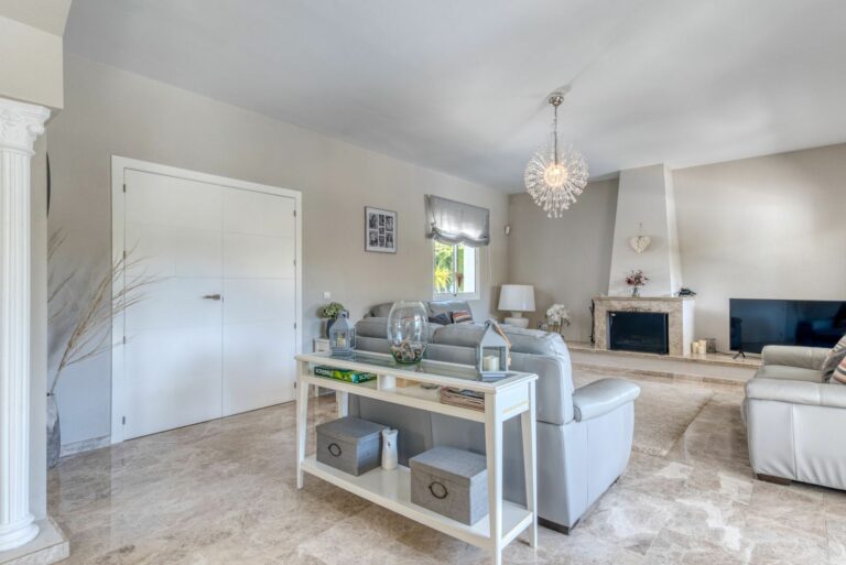 0bfb1e0e9c6c3f4278c385d0ac26151a - 12