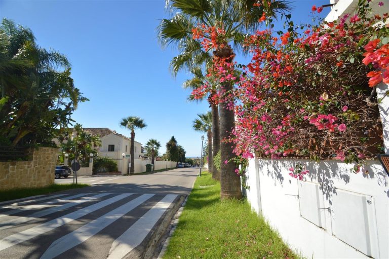 0cb828f193ffe21f8b63578df7b97ee5 - 14