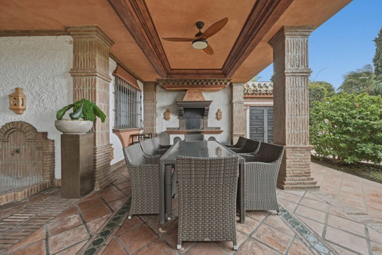 11f79107a3295113f0b91d9f38835a0a - 4