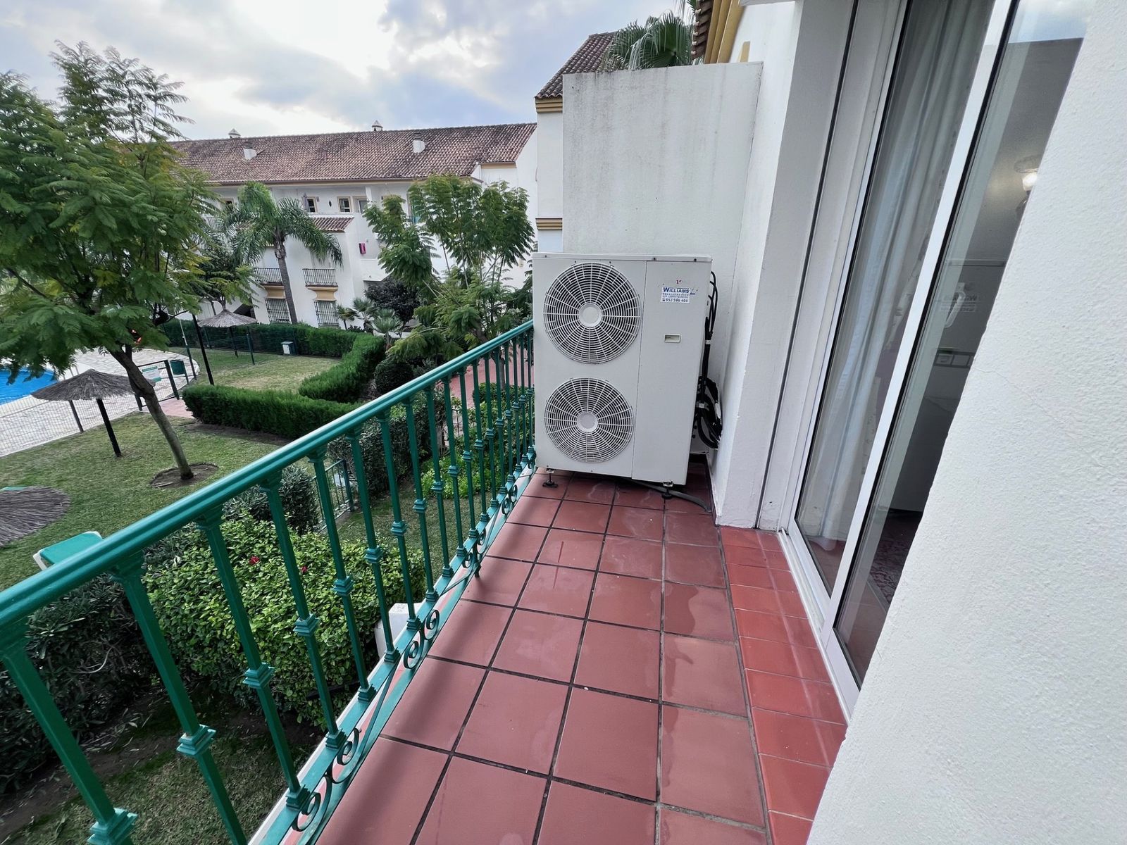 12a3dff5c66768466eb6890de0a6df1b - 12