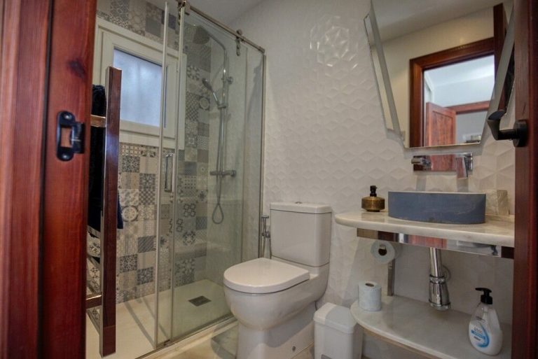 13f3d03bb082cd829a99d3d4642af8e6 - 13