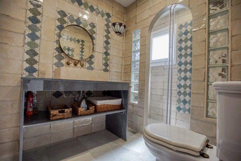 13f3d03bb082cd829a99d3d4642af8e6 - 16