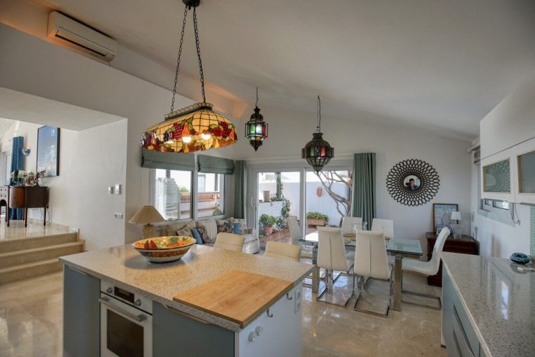 13f3d03bb082cd829a99d3d4642af8e6 - 5