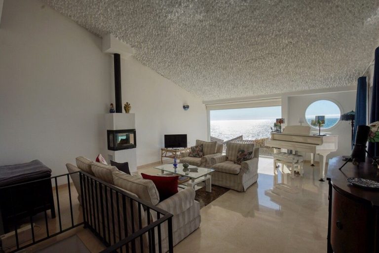 13f3d03bb082cd829a99d3d4642af8e6 - 7