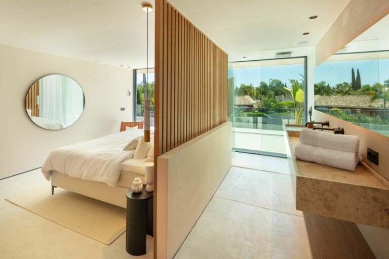 153b90f6ad6681a9ec5525787bc4fd92 - 16