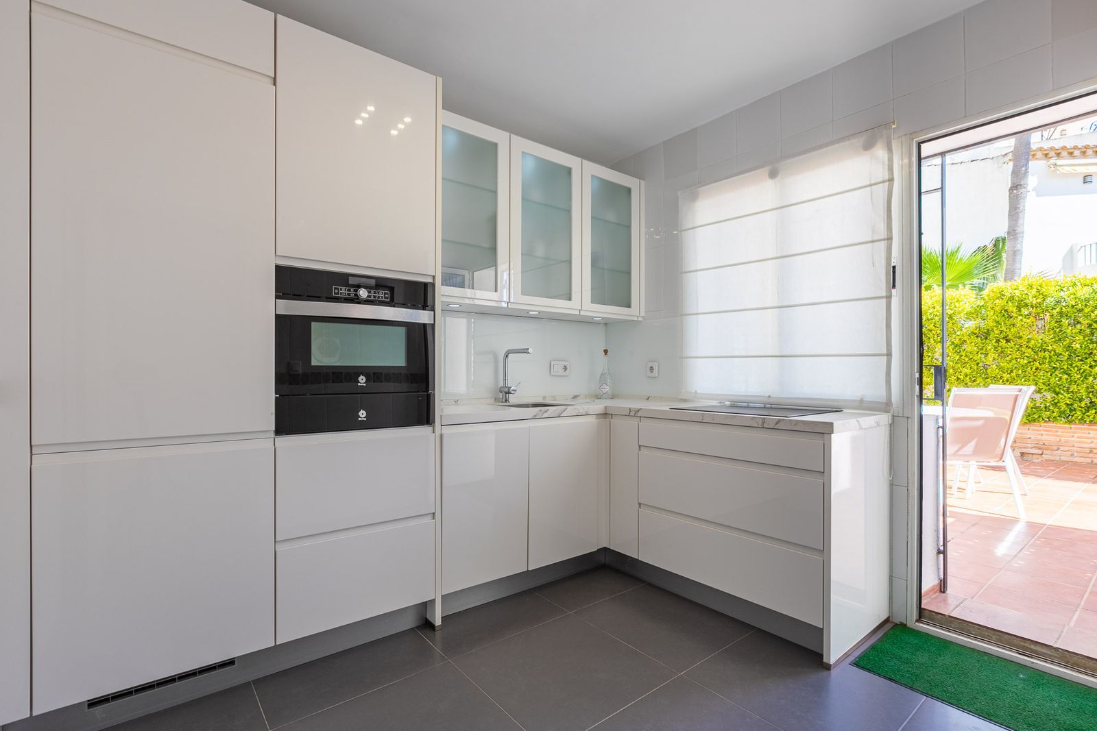 153de501b153d64bc7ba47afa990f692 - 12