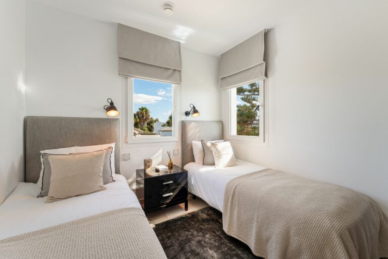 18500599c7f19462d5a628af2bbcabc3 - 13