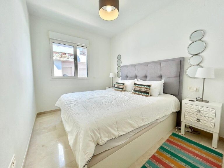 18aa1130e7c22439b92f8b3d4781e484 - 10