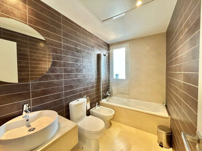 18aa1130e7c22439b92f8b3d4781e484 - 12