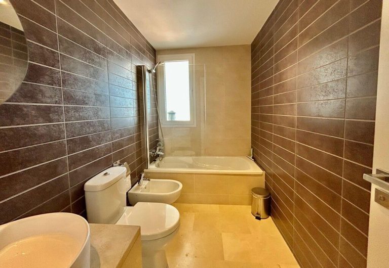 18aa1130e7c22439b92f8b3d4781e484 - 14