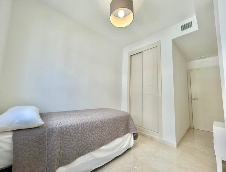 18aa1130e7c22439b92f8b3d4781e484 - 15