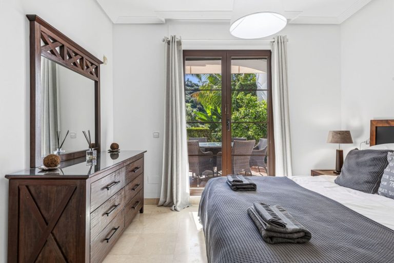 1bb25dbb17f3fc5a06ba092cfcd58e5e - 15