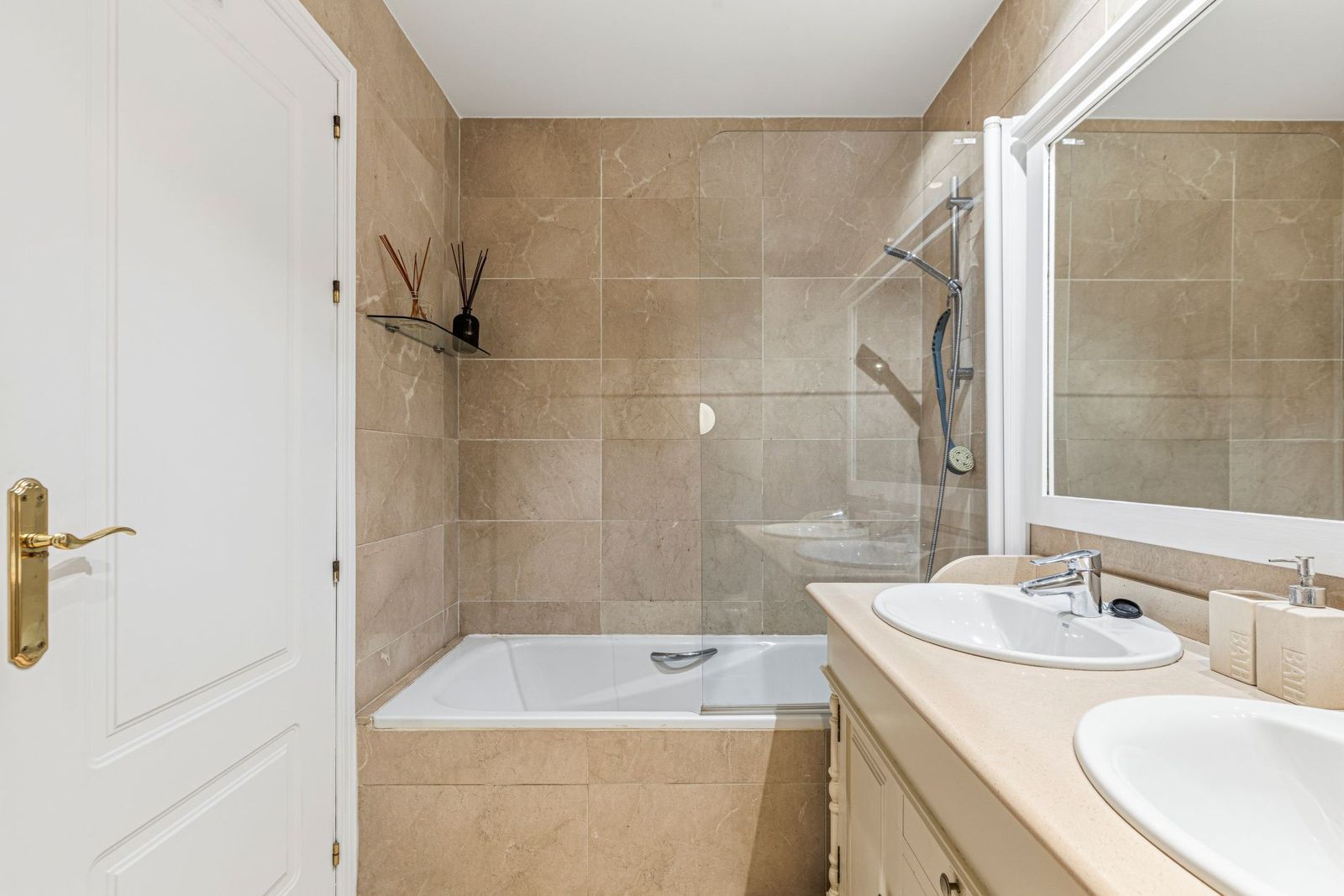 1bb25dbb17f3fc5a06ba092cfcd58e5e - 16