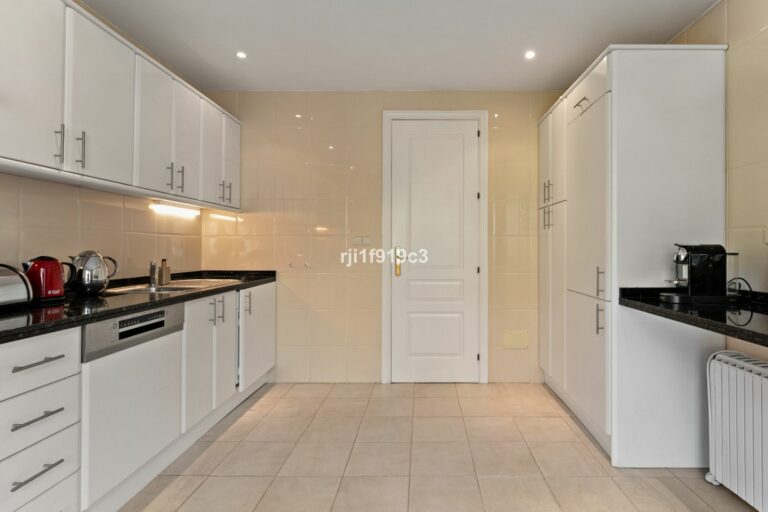 1d2cab7e23f6c1d52a0481e5d9af02be - 12