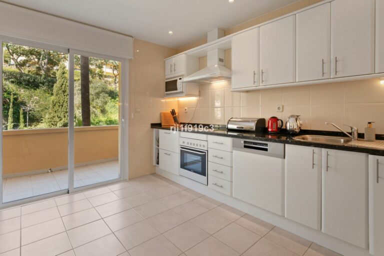 1d2cab7e23f6c1d52a0481e5d9af02be - 5