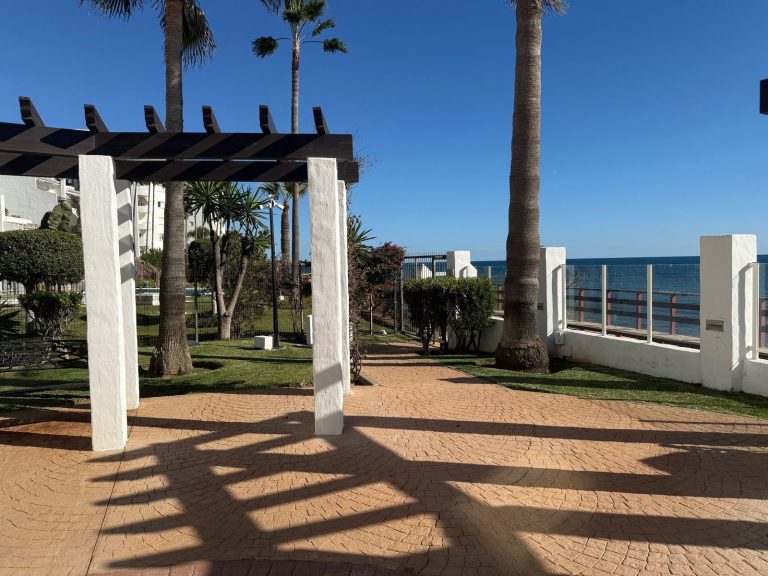 20a6d5179342c3dc9e2eb0412de15523 - 16