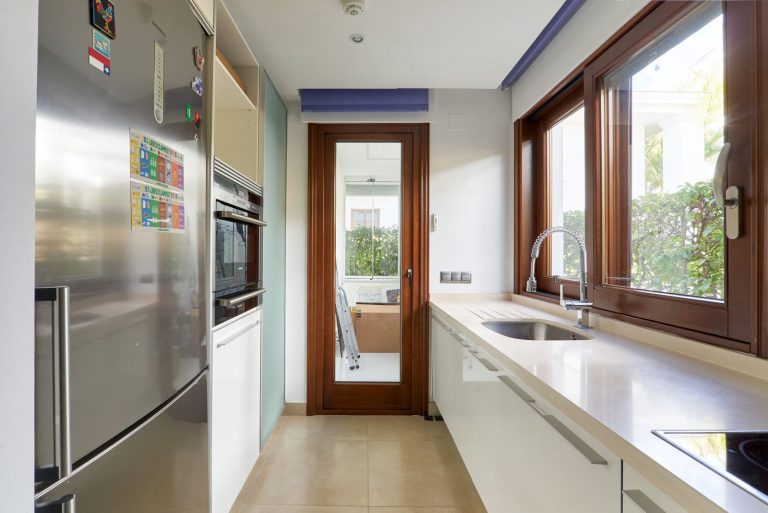 2621a976fc8f40b58a9f8cf17e79c8b2 - 11